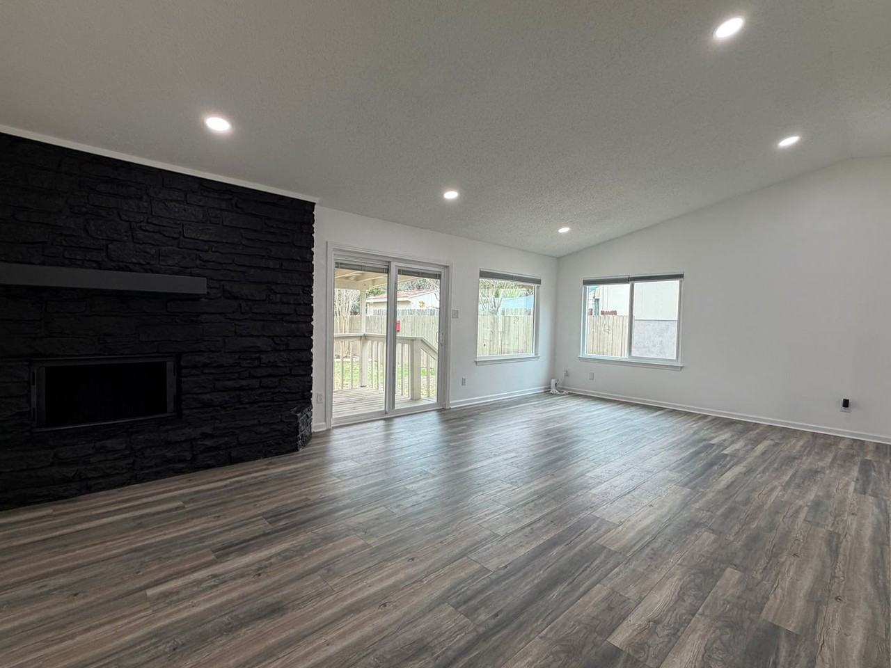 21837 Ticonderoga Ave - Photo 3 of 21