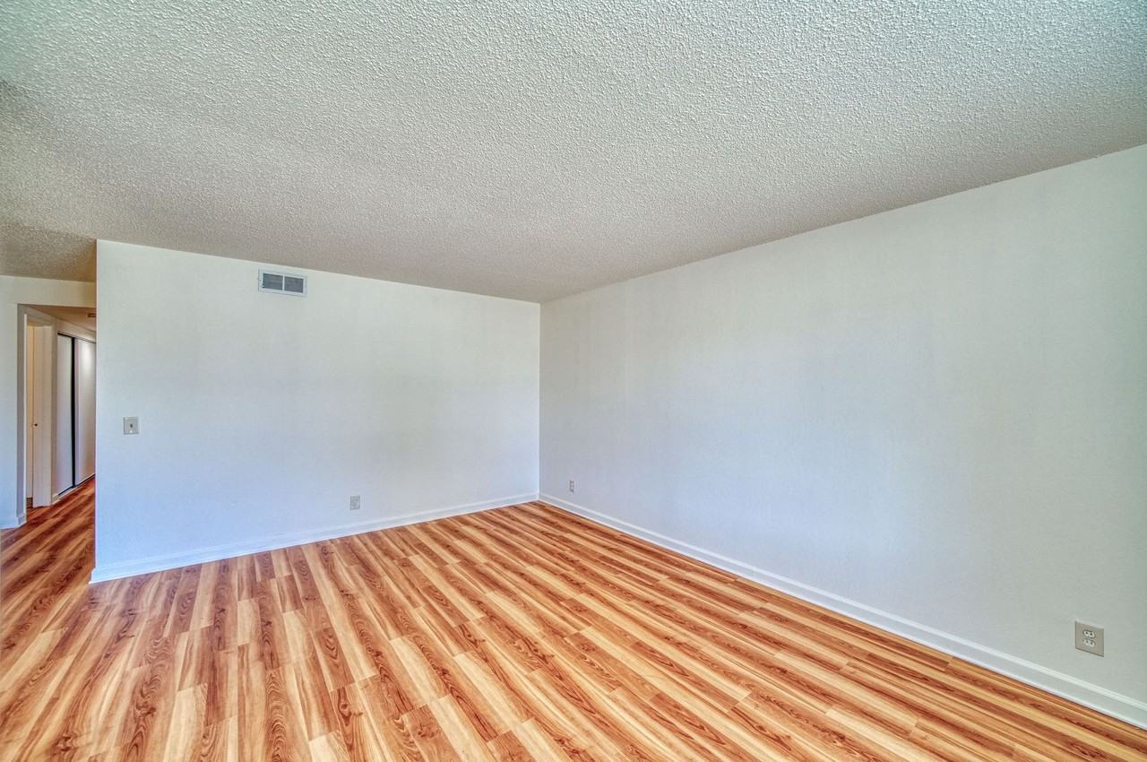 4690 Williams Rd - Photo 2 of 12