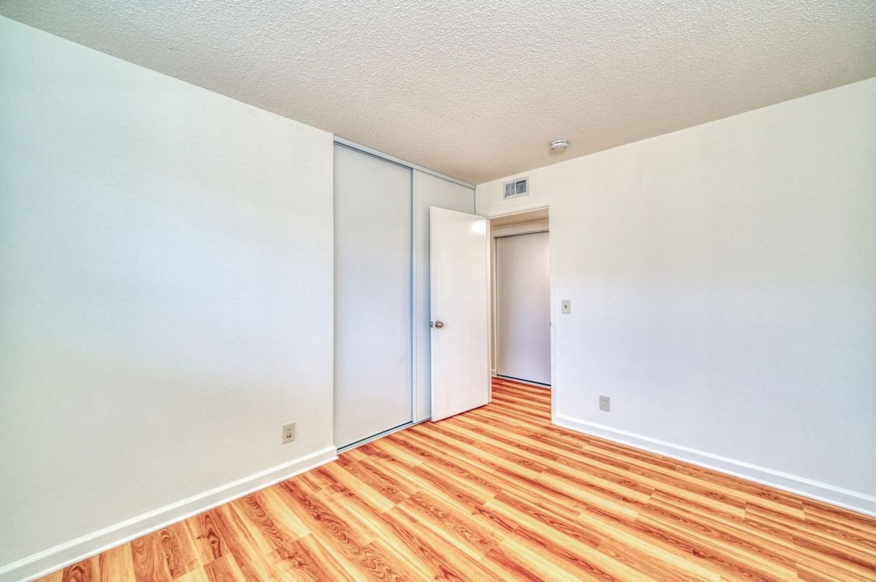 4690 Williams Rd - Photo 5 of 12