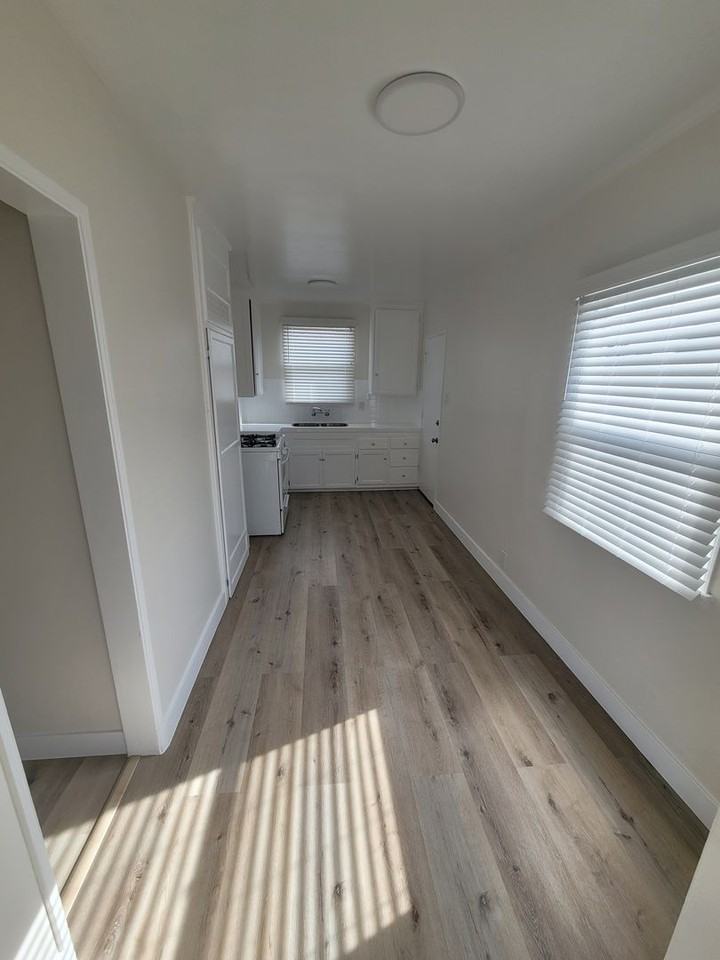 2650 E Carson St - Photo 4 of 14