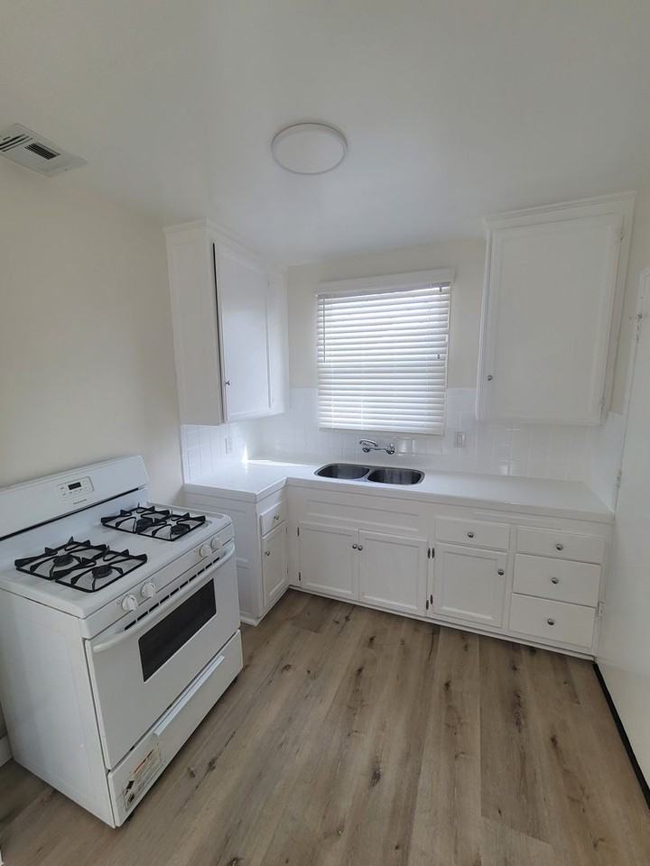 2650 E Carson St - Photo 5 of 14