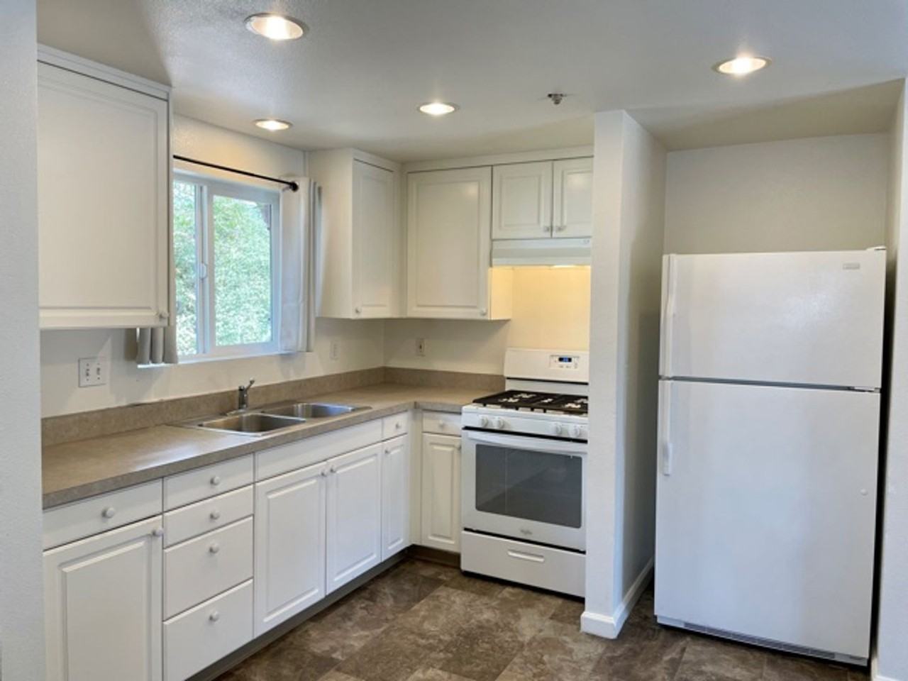 1228 Stafford St #C - Photo 2 of 12