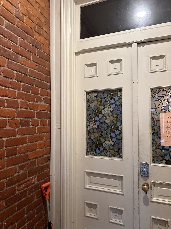 1529 Green St - Photo 2 of 9