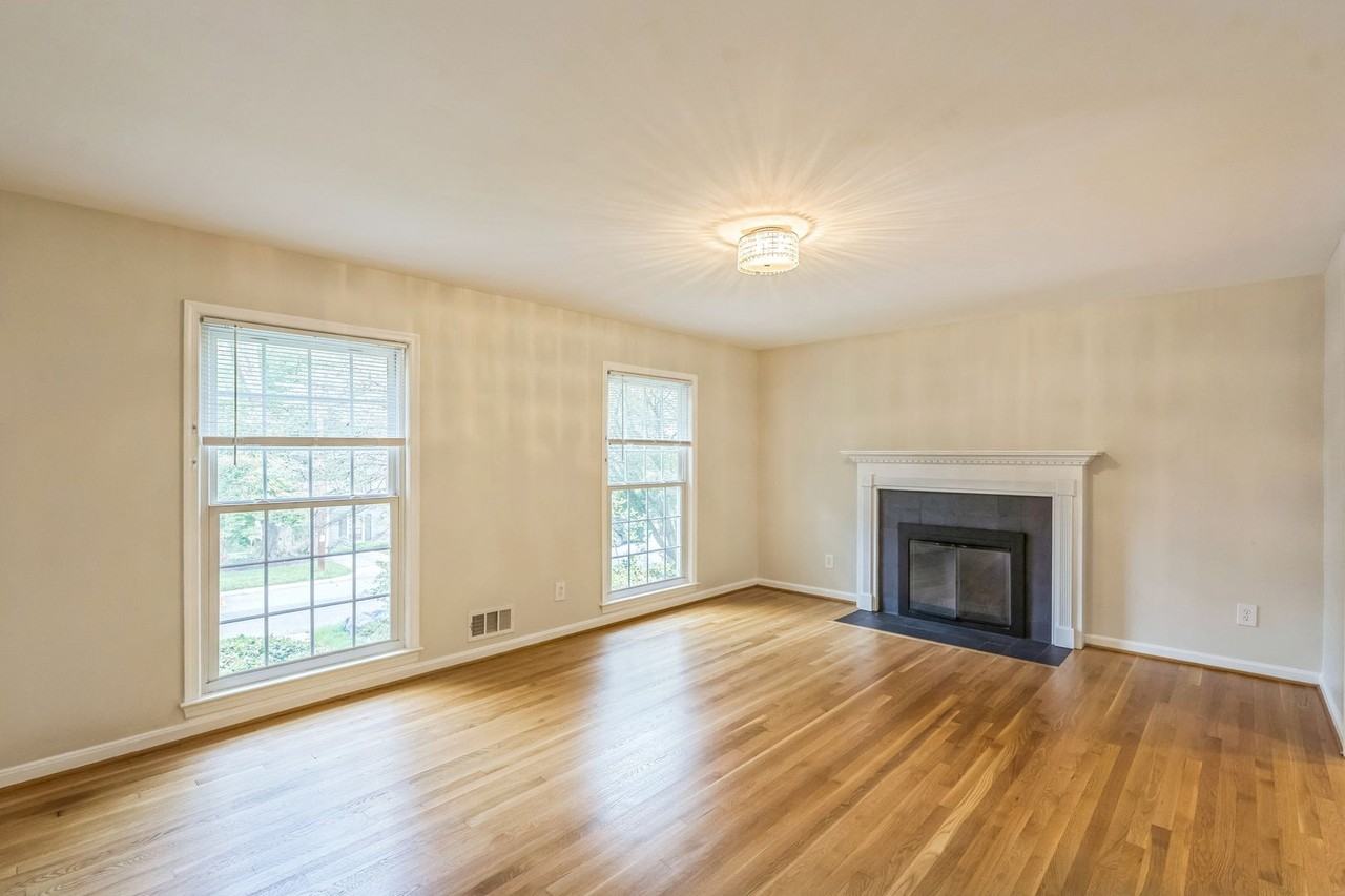 7701 Sebago Rd - Photo 3 of 29