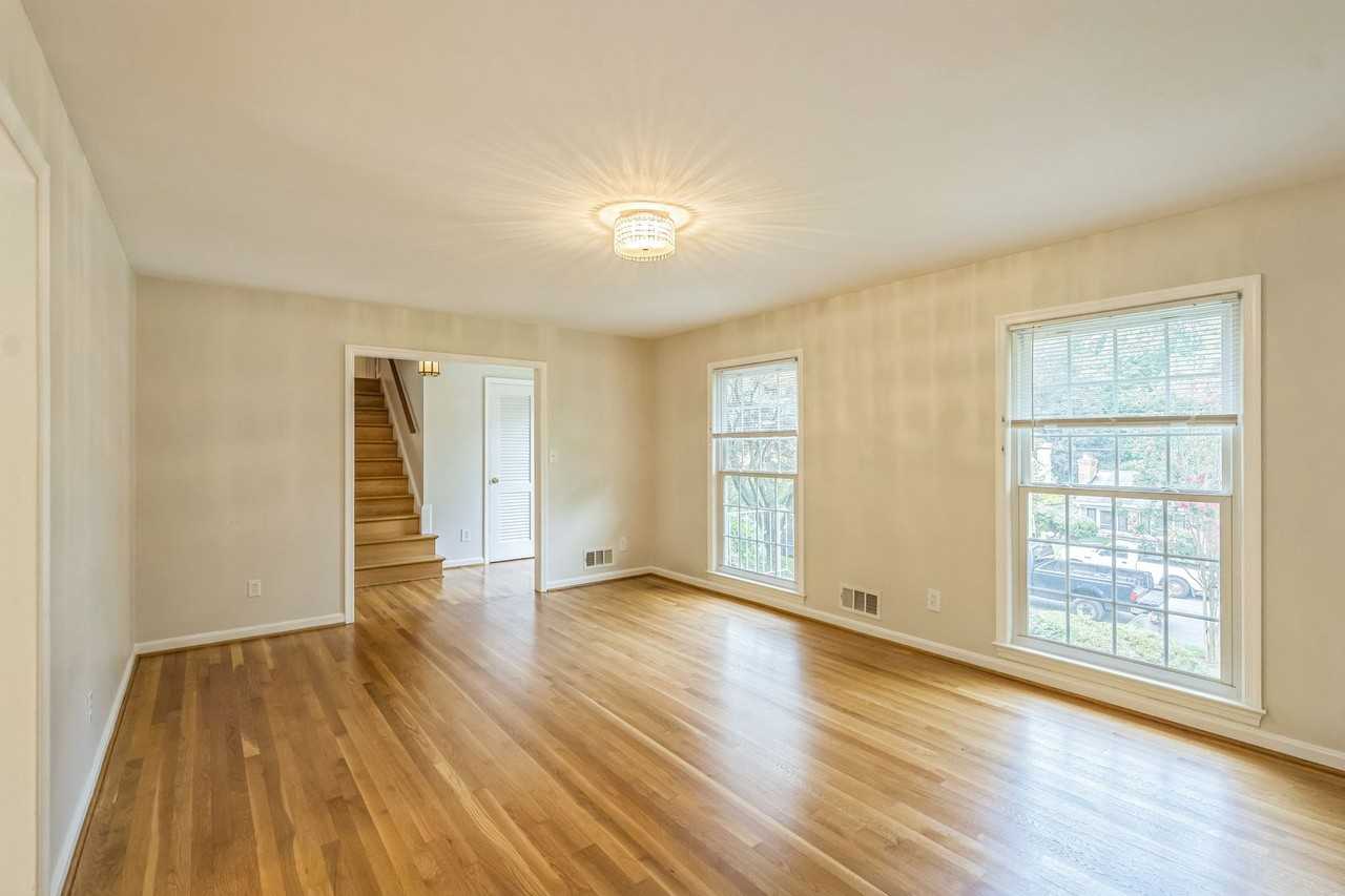 7701 Sebago Rd - Photo 4 of 29