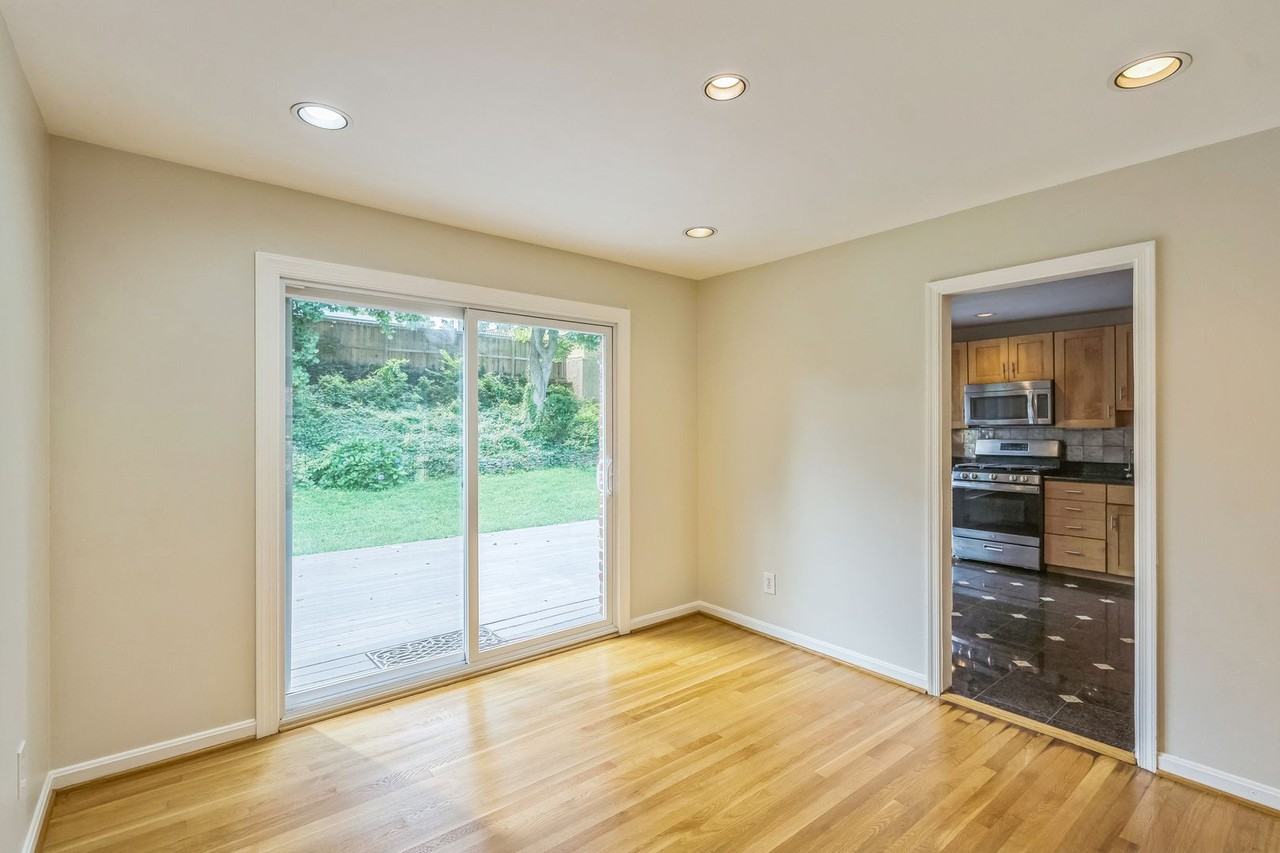 7701 Sebago Rd - Photo 5 of 29