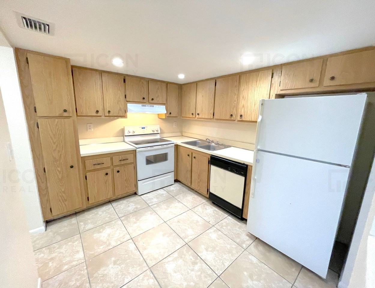 704 Se 2nd Ave #448 - Photo 3 of 14