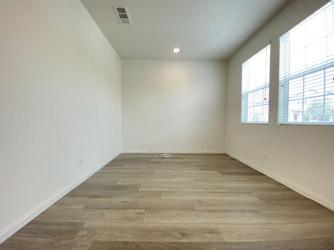 6129 Rosewood Way - Photo 4 of 20