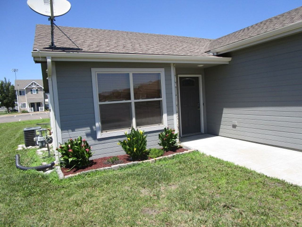 502 Northfield Rd - Photo 2 of 12