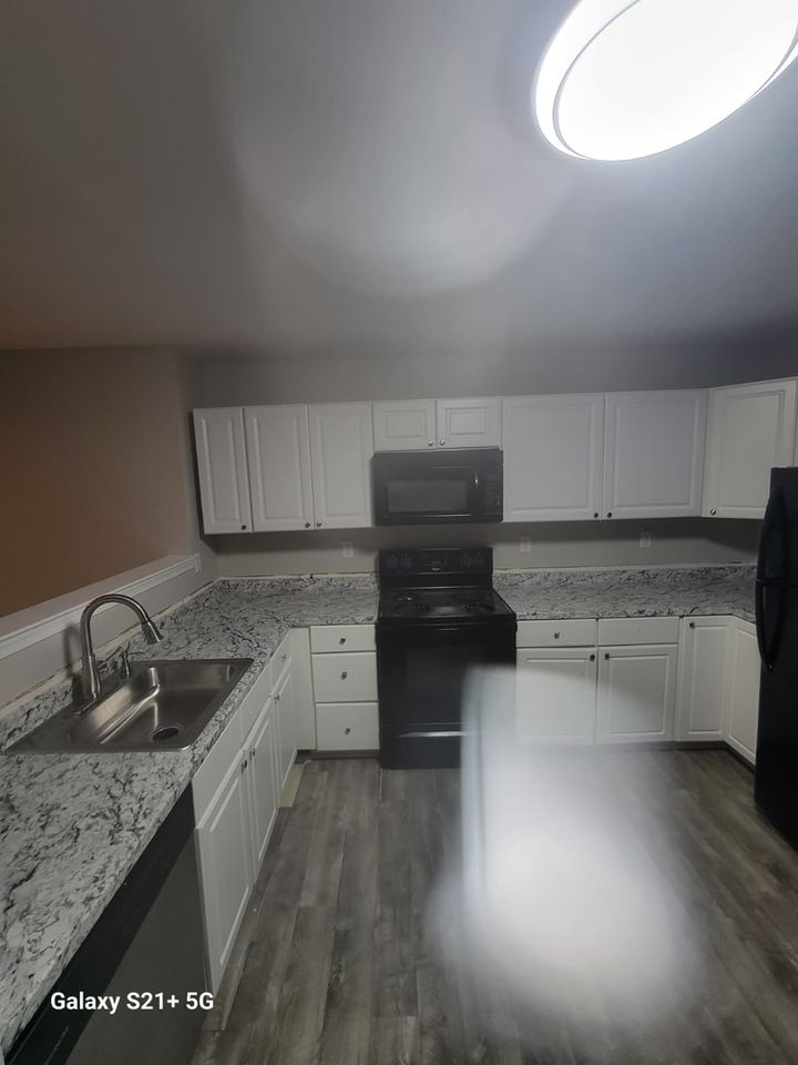 133 Thames Dr - Photo 2 of 14