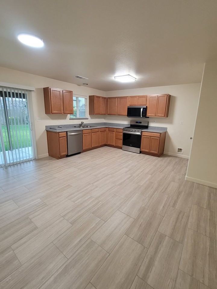 4217 W Rialto Ct - Photo 4 of 10