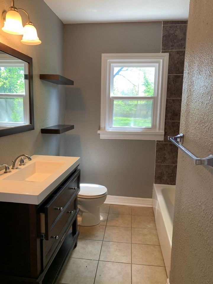 2412 W Lincoln St - Photo 5 of 10