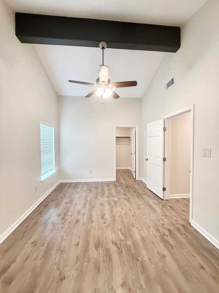 420 Winding Way St - Photo 7 of 21