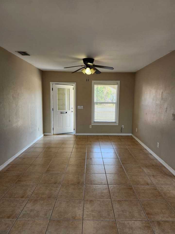 3365 Normandy Dr - Photo 2 of 9