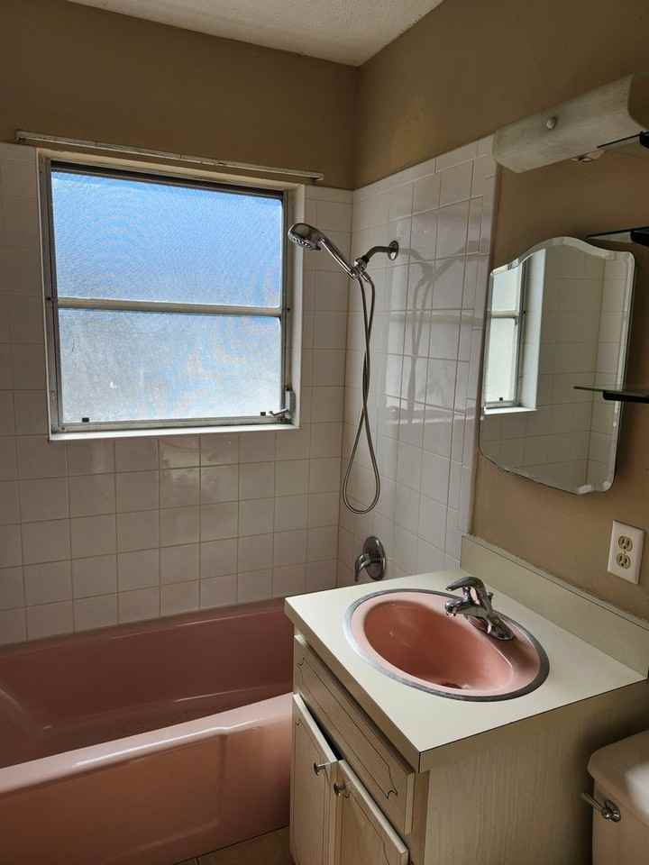 3365 Normandy Dr - Photo 7 of 9