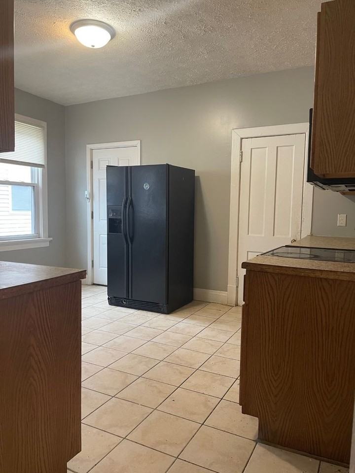 3182 Meredith Ave - Photo 3 of 17