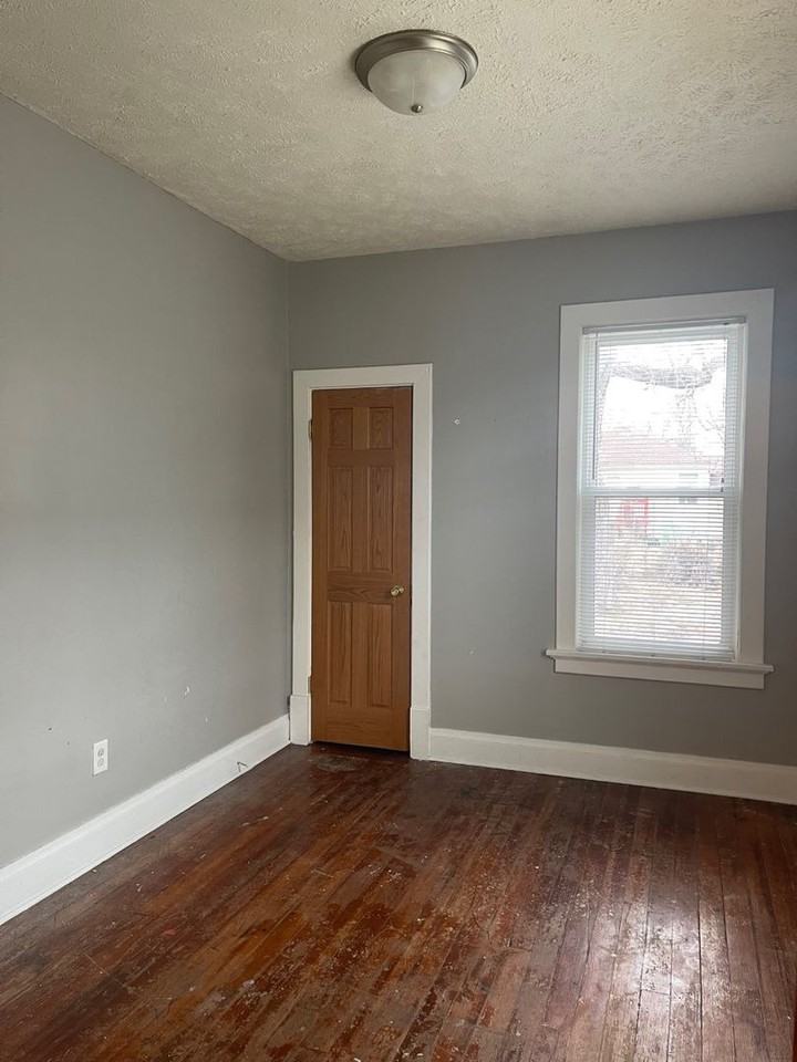 3182 Meredith Ave - Photo 7 of 17