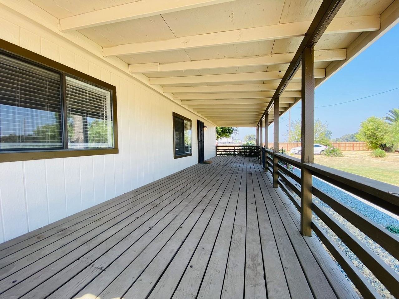 21616 N Thornton Rd - Photo 7 of 28