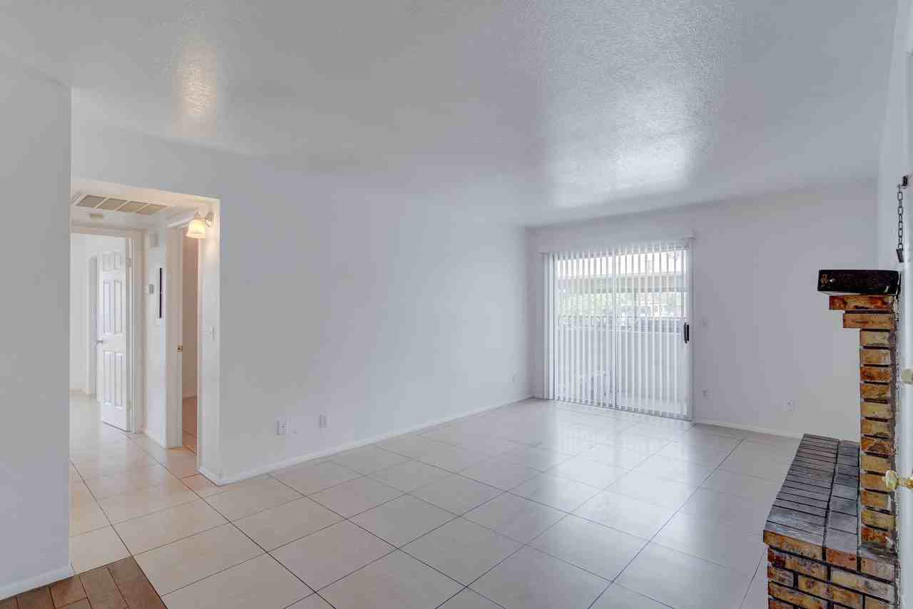 2921 Country Manor Ln - Photo 2 of 11