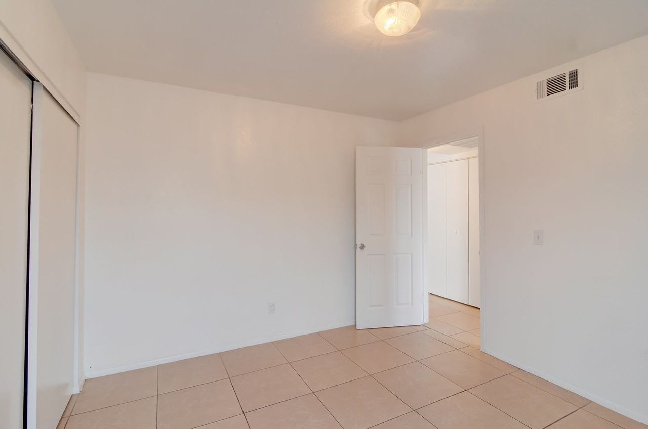 2921 Country Manor Ln - Photo 6 of 11