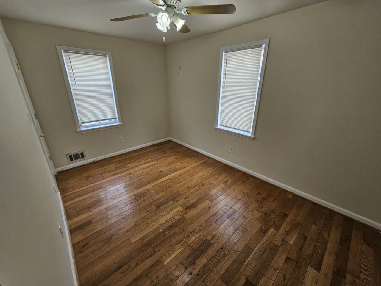 4718 Kenwood Ave - Photo 7 of 19