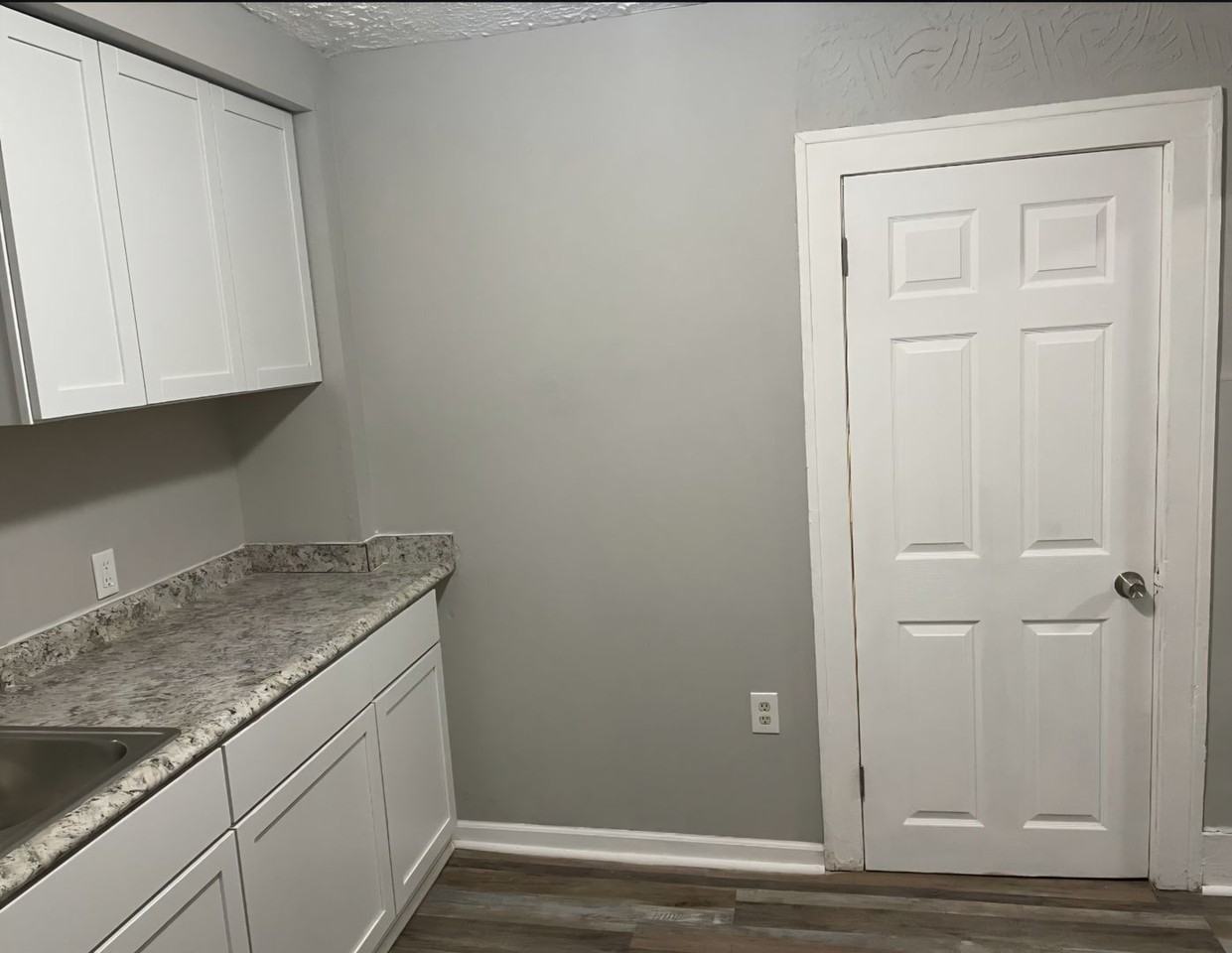 1323 W 6th St - Photo 2 of 8