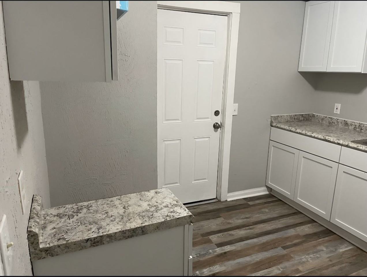 1323 W 6th St - Photo 3 of 8