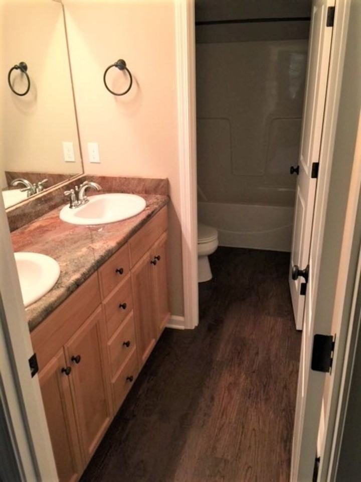 1141 Nw 26th St - Photo 7 of 18