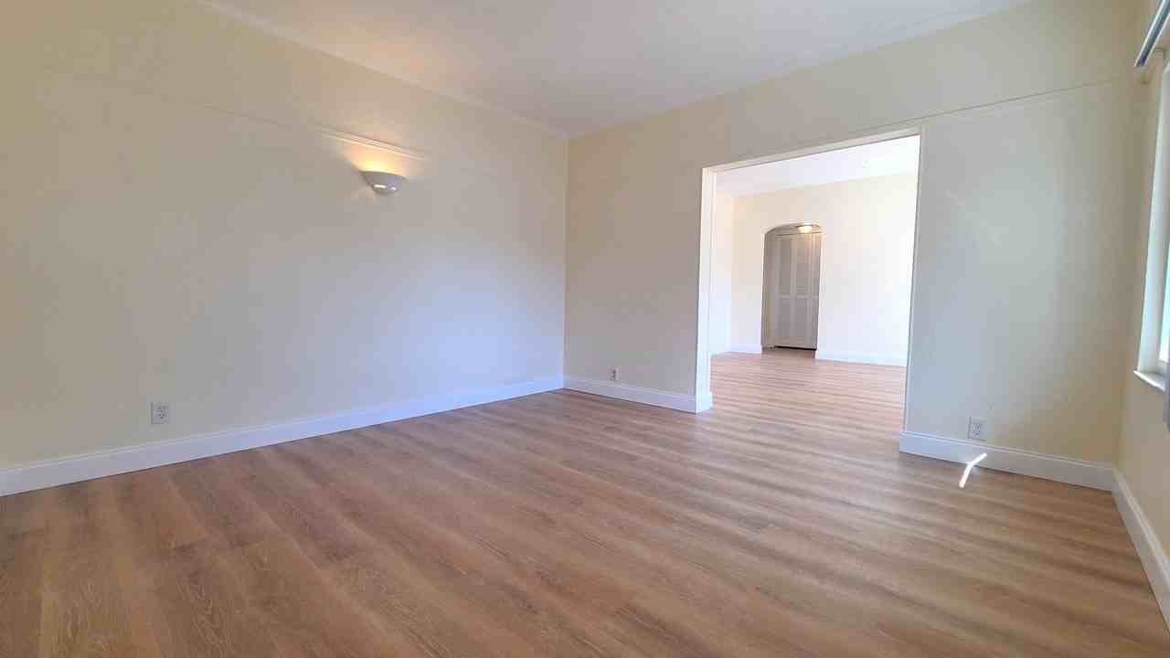 133 38th Ave Ne - Photo 3 of 25