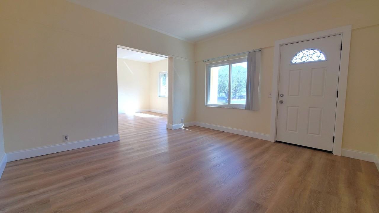 133 38th Ave Ne - Photo 4 of 25