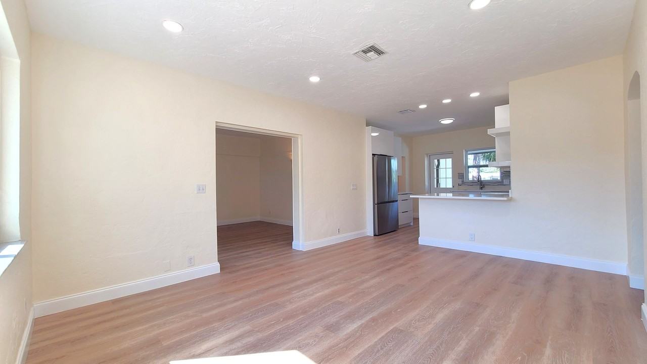 133 38th Ave Ne - Photo 7 of 25