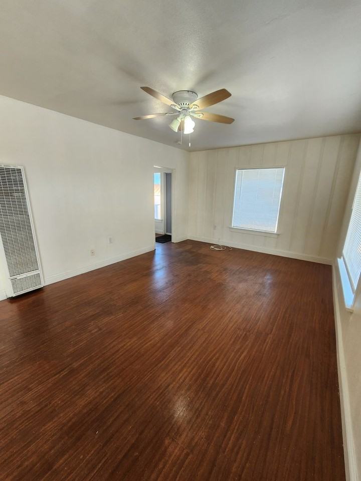 290 S 10th St - Photo 4 of 13