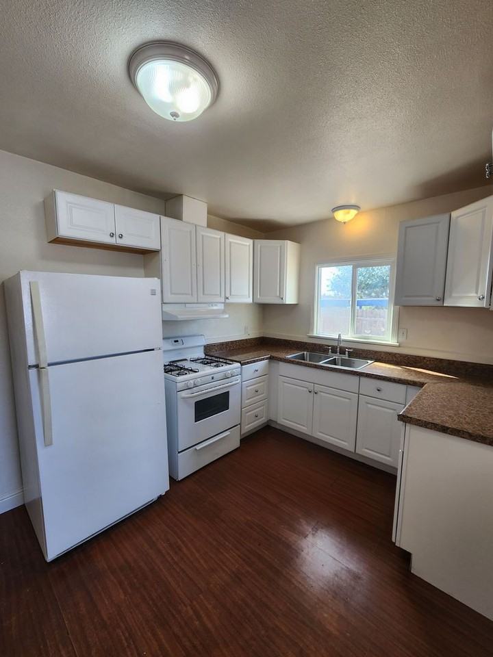 290 S 10th St - Photo 5 of 13