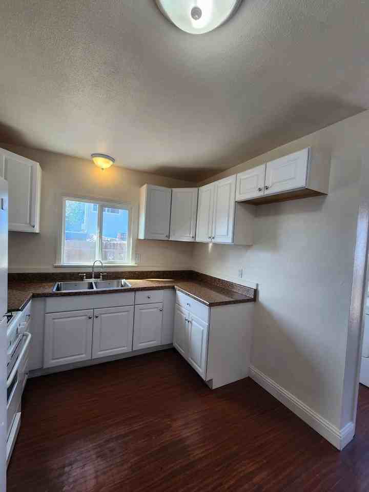 290 S 10th St - Photo 6 of 13