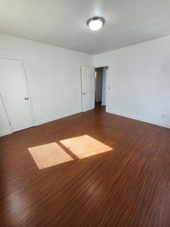 290 S 10th St - Photo 7 of 13