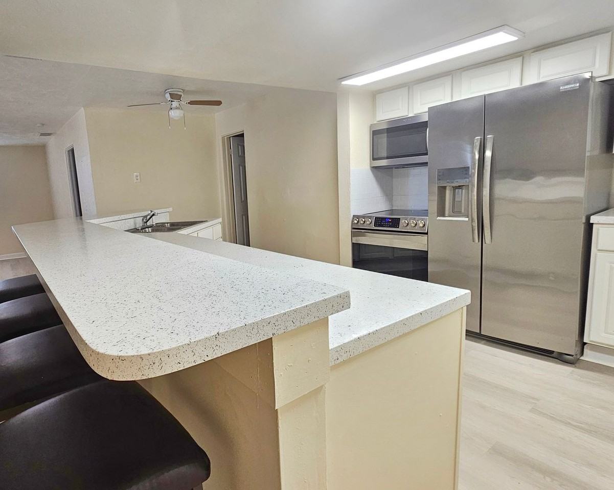 5610 Kelly Dr N - Photo 6 of 24