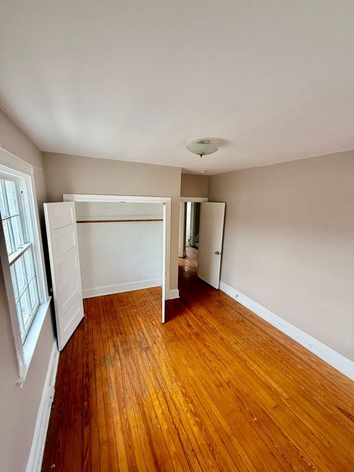 36 York Ct - Photo 2 of 23