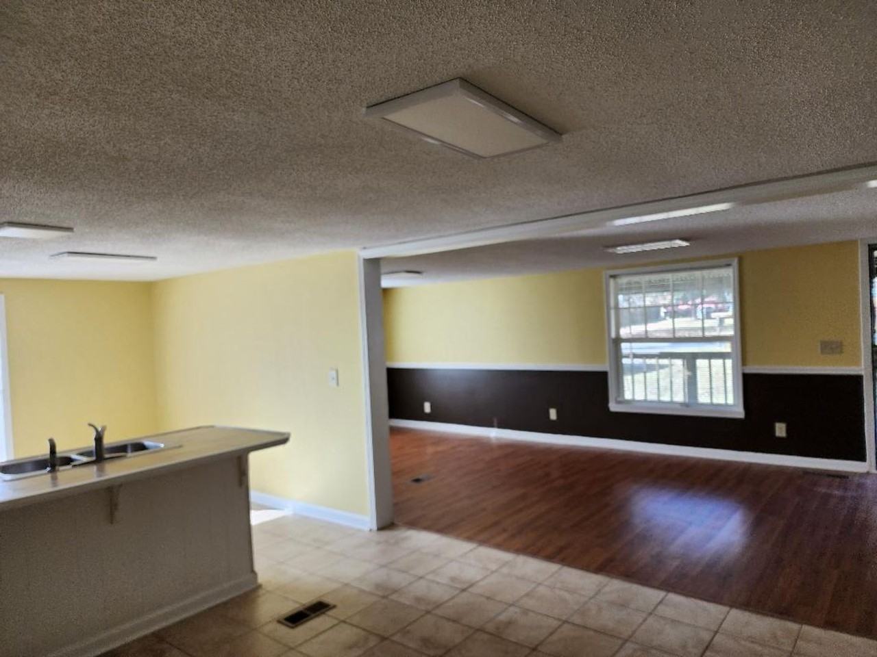 223 Boulder Ln - Photo 4 of 26