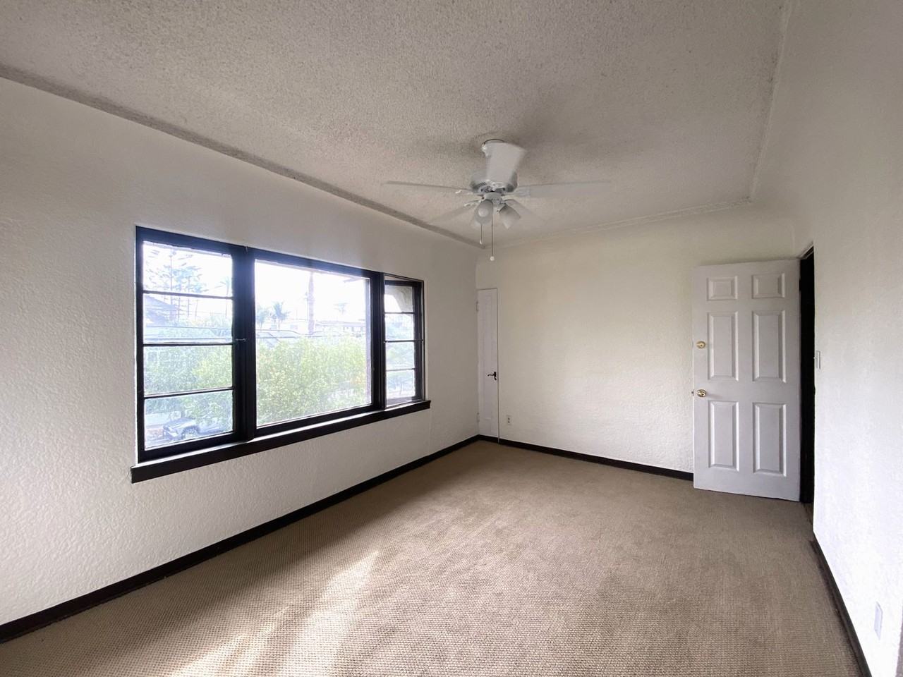 2038 29th St - Photo 5 of 16