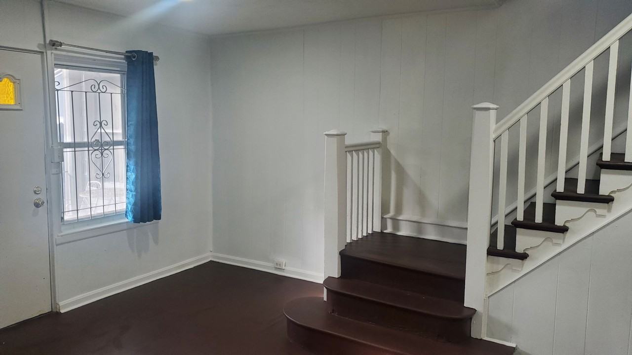 4813 Olive St - Photo 5 of 19