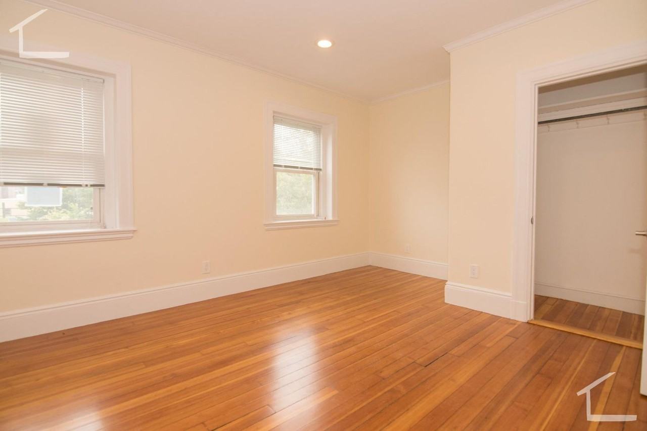 1612 Beacon St - Photo 2 of 9