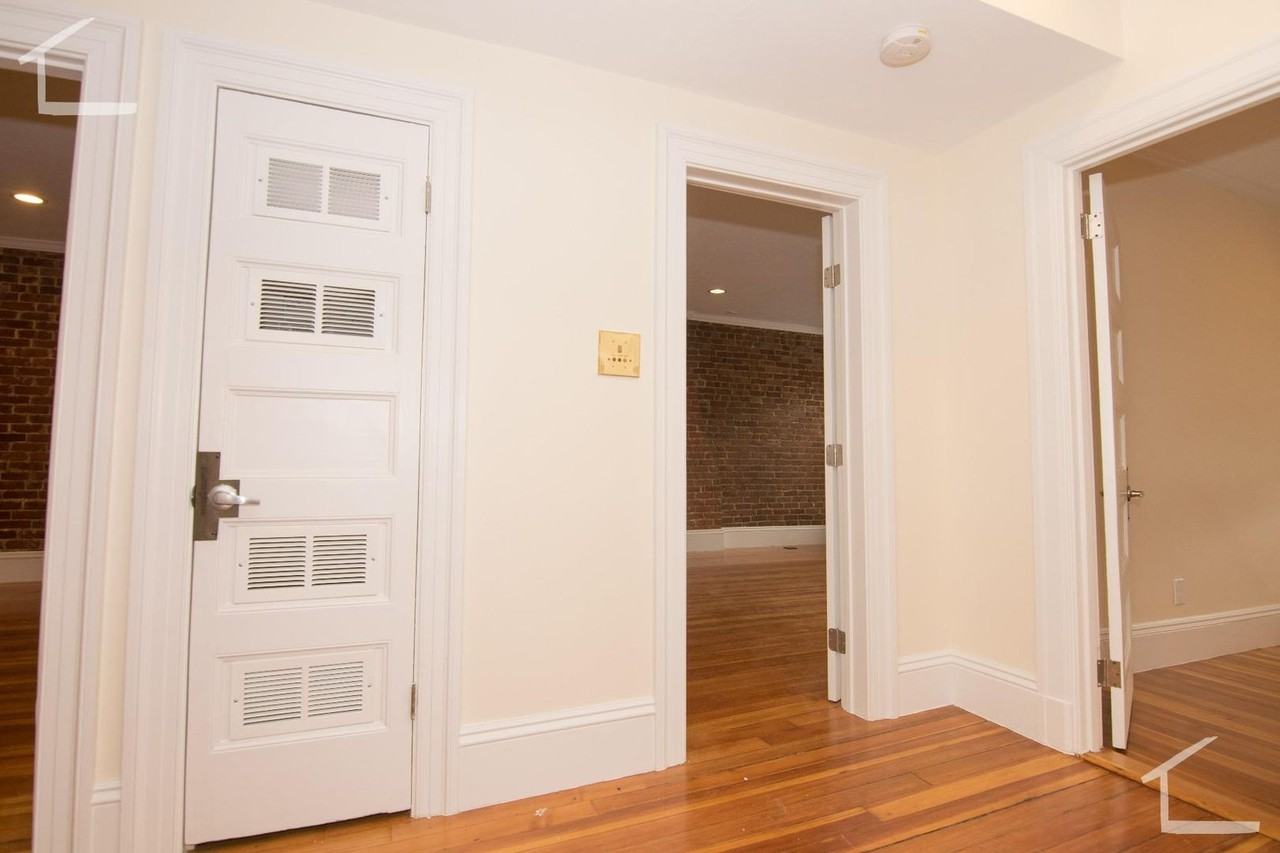 1612 Beacon St - Photo 3 of 9
