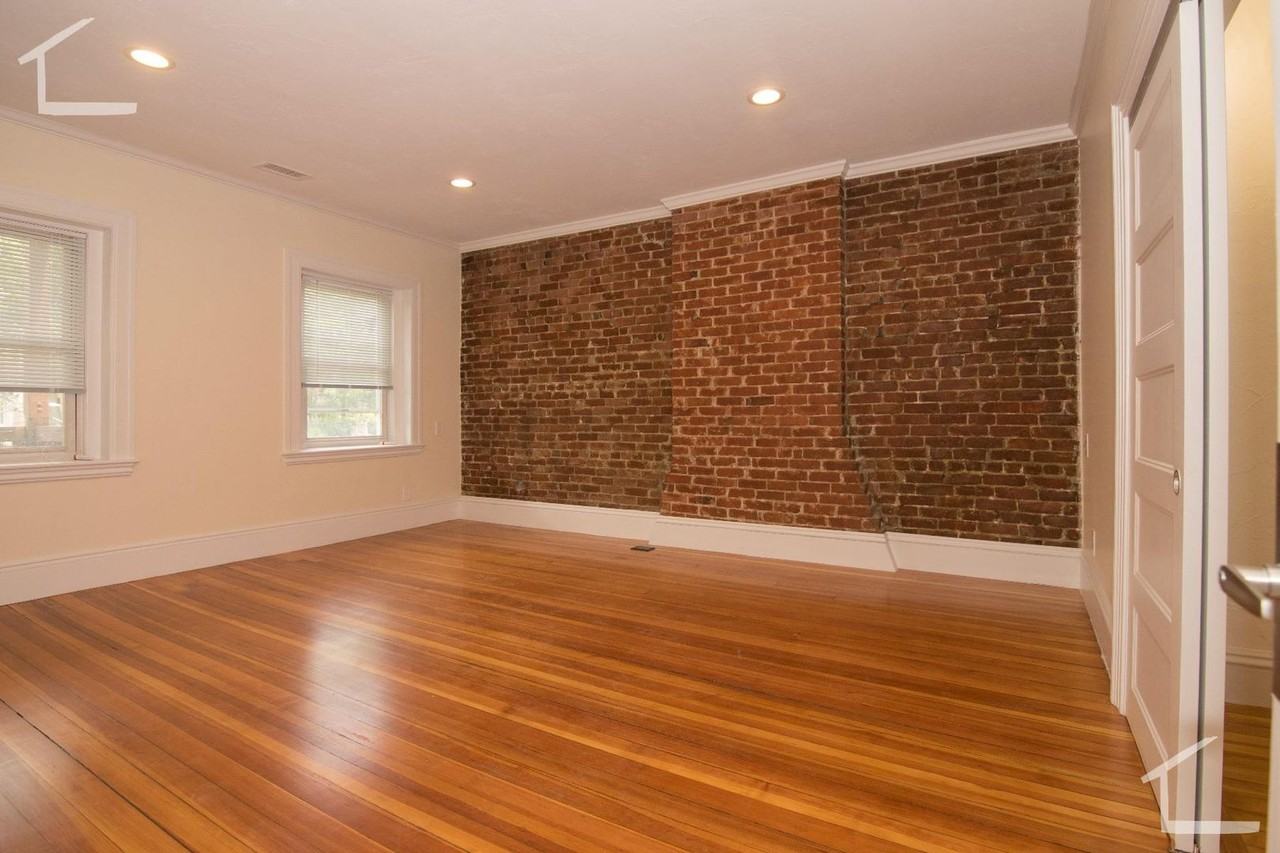 1612 Beacon St - Photo 5 of 9
