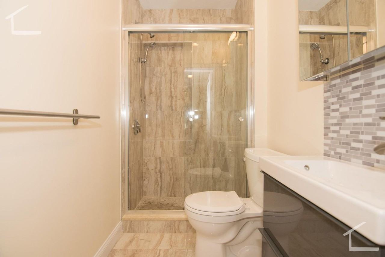 1612 Beacon St - Photo 6 of 9