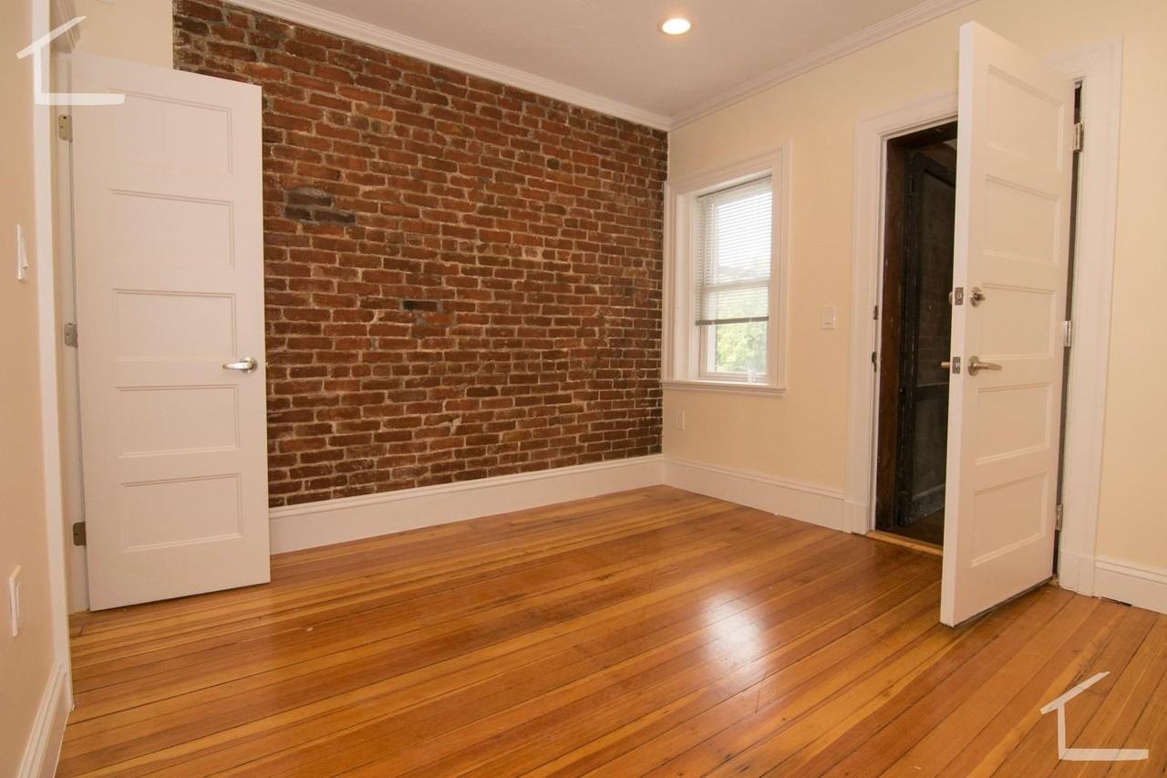 1612 Beacon St - Photo 7 of 9
