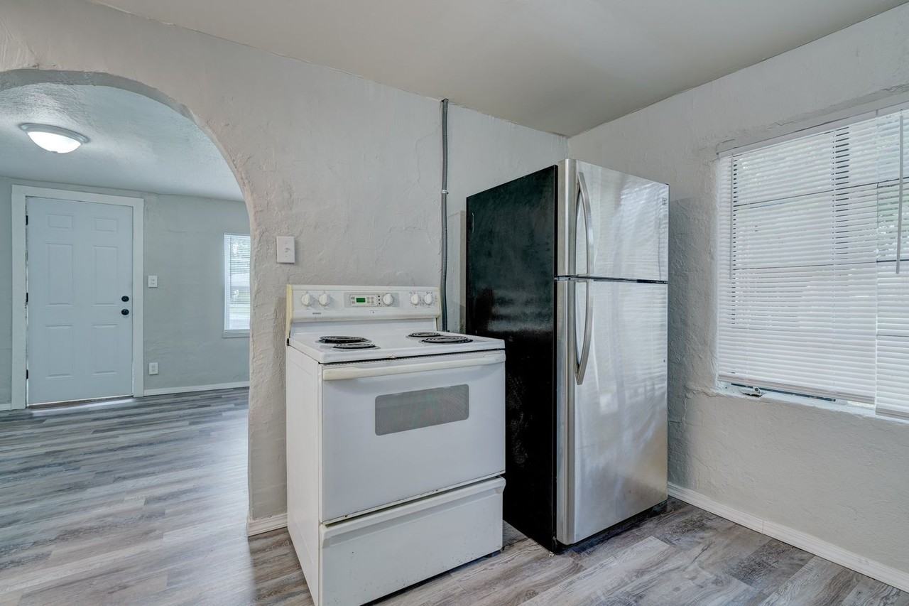 401 S Carter Ave - Photo 4 of 10