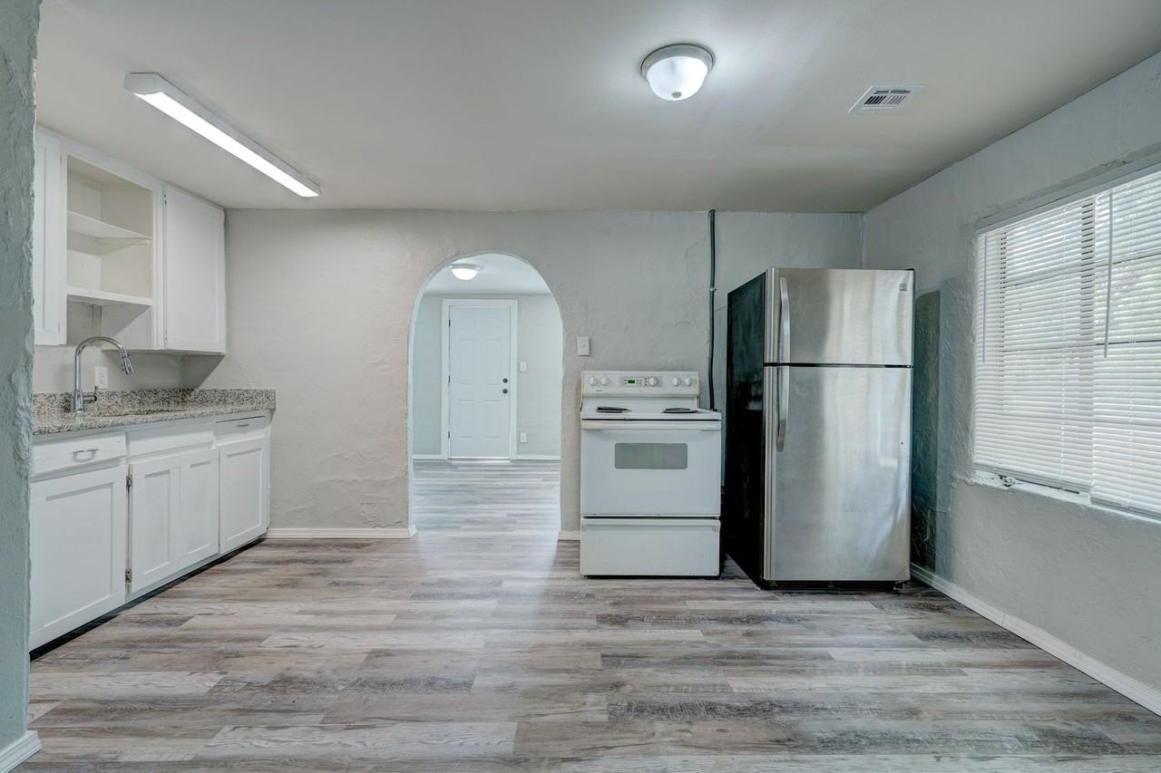 401 S Carter Ave - Photo 5 of 10