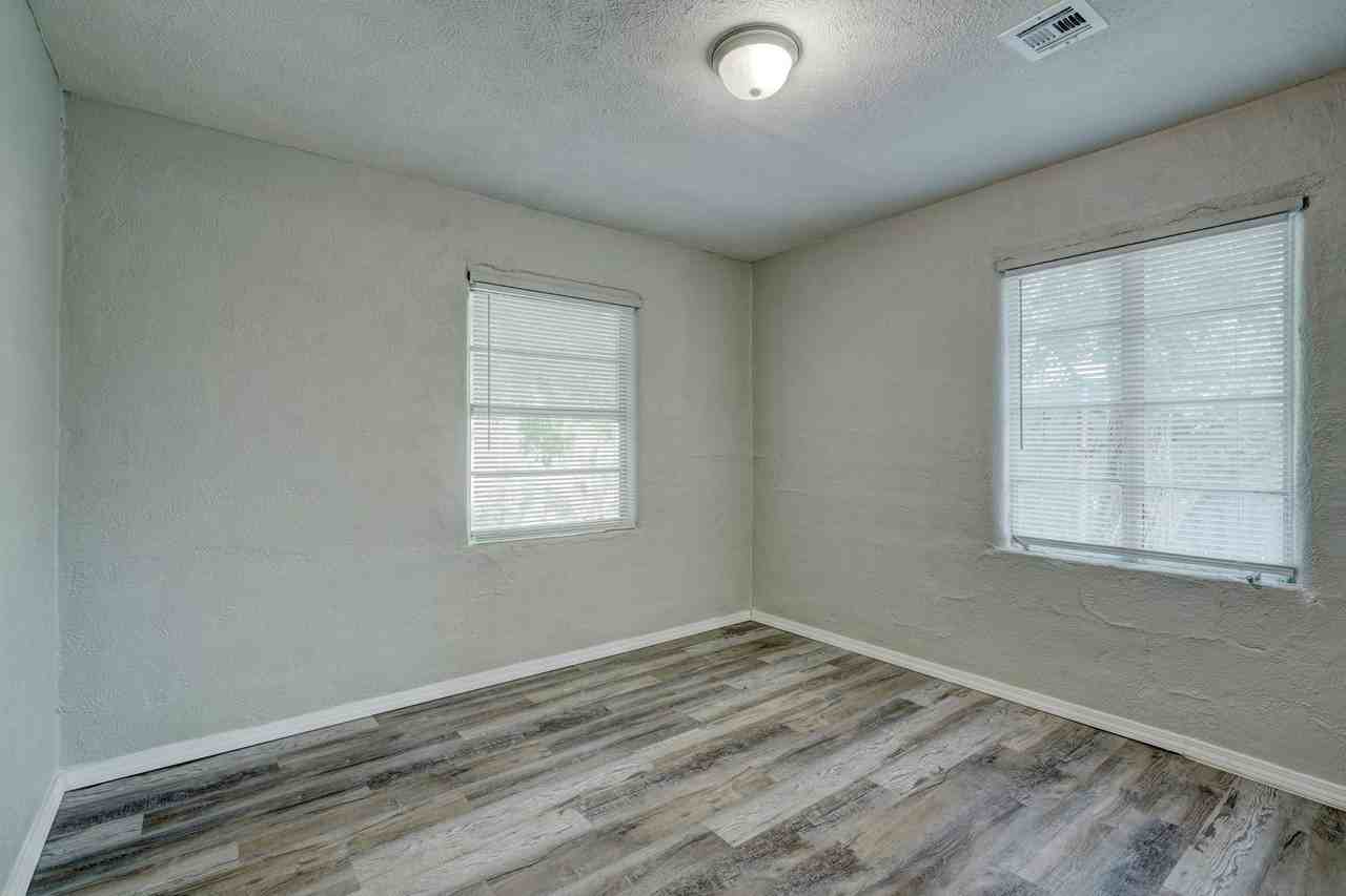 401 S Carter Ave - Photo 7 of 10