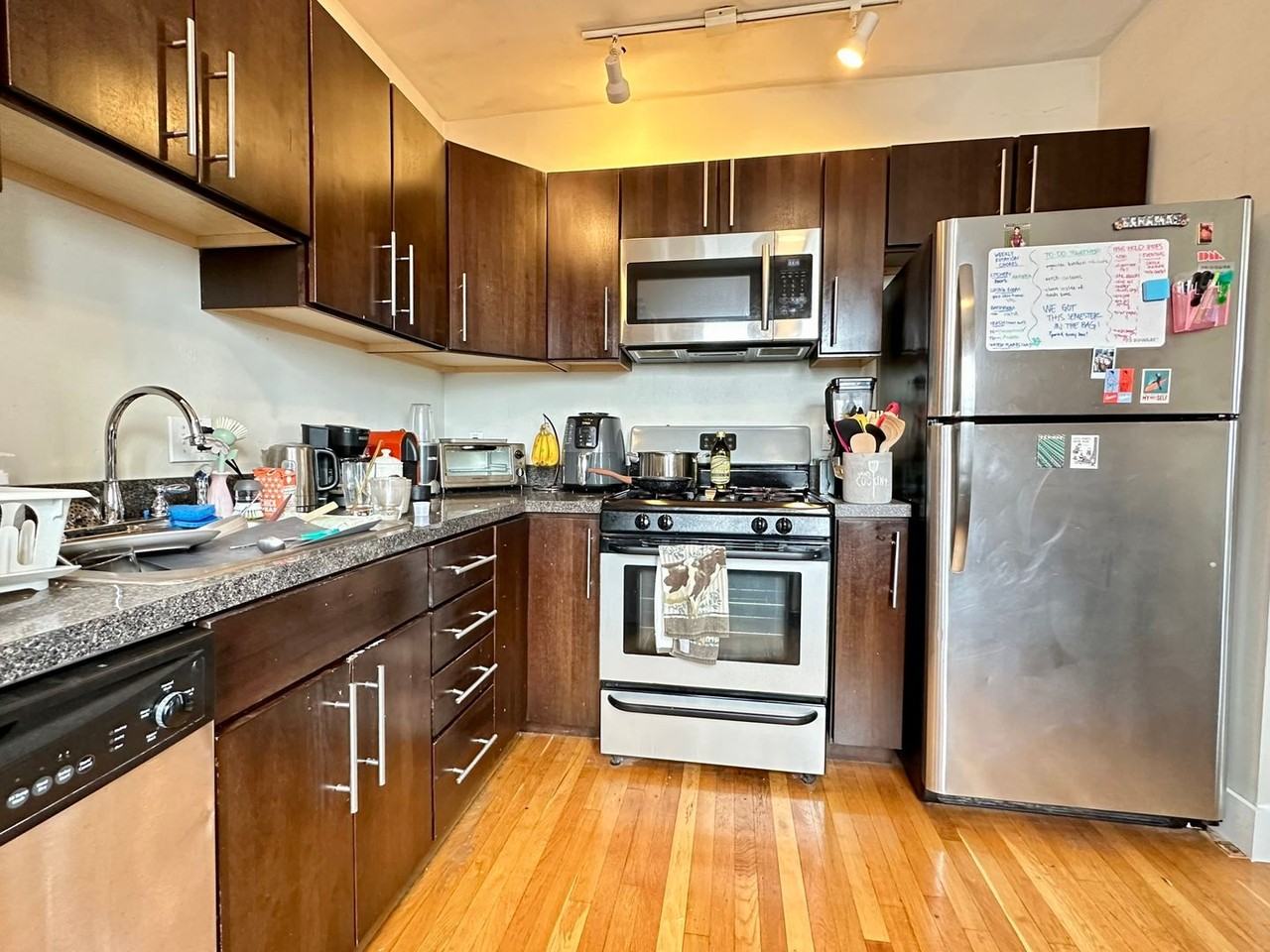 849 Parker St - Photo 4 of 10