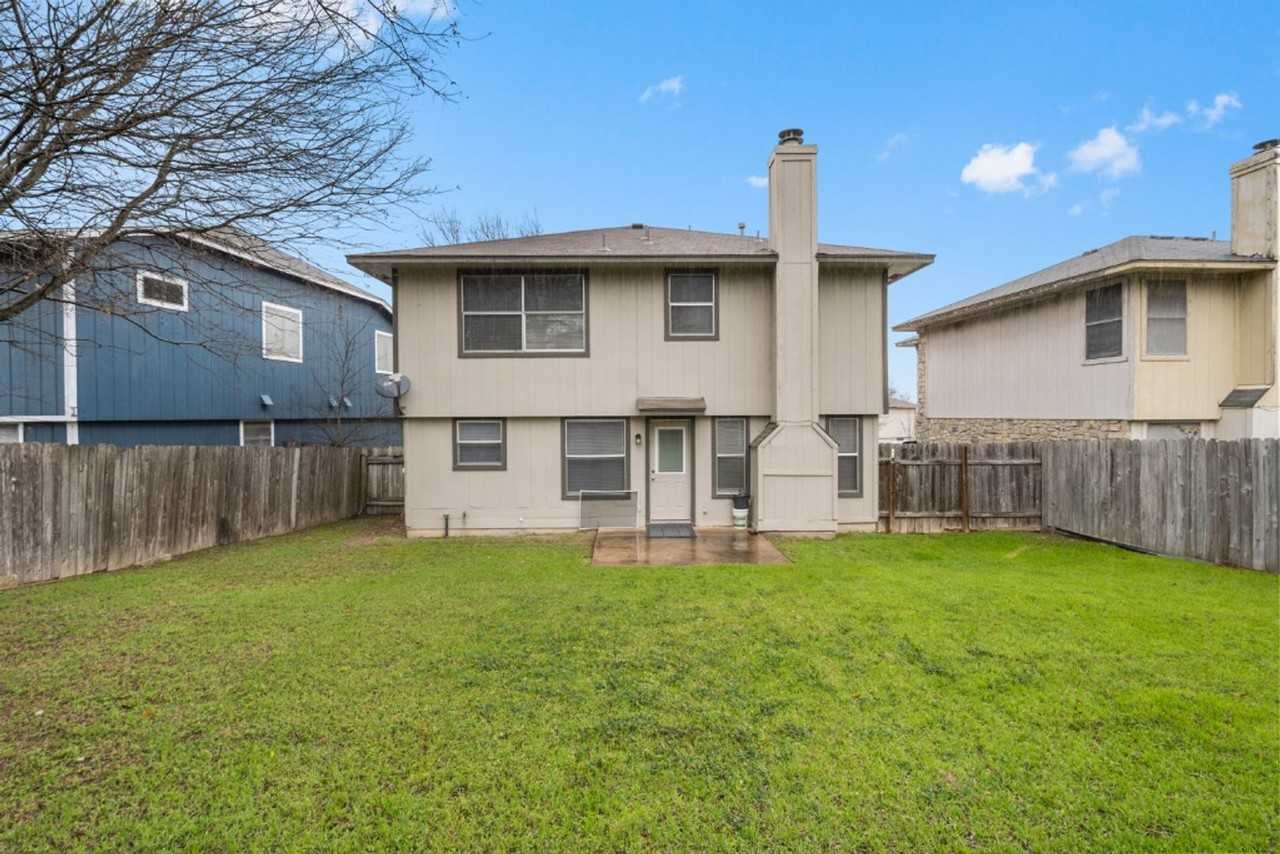 911 Flatters Way - Photo 5 of 31